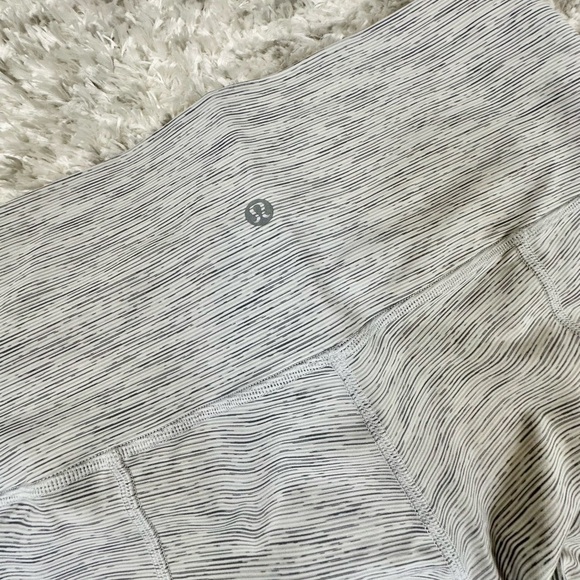 Lululemon Fast Free Crop Leggings Size 12 Gray Scallop - Picture 6 of 13